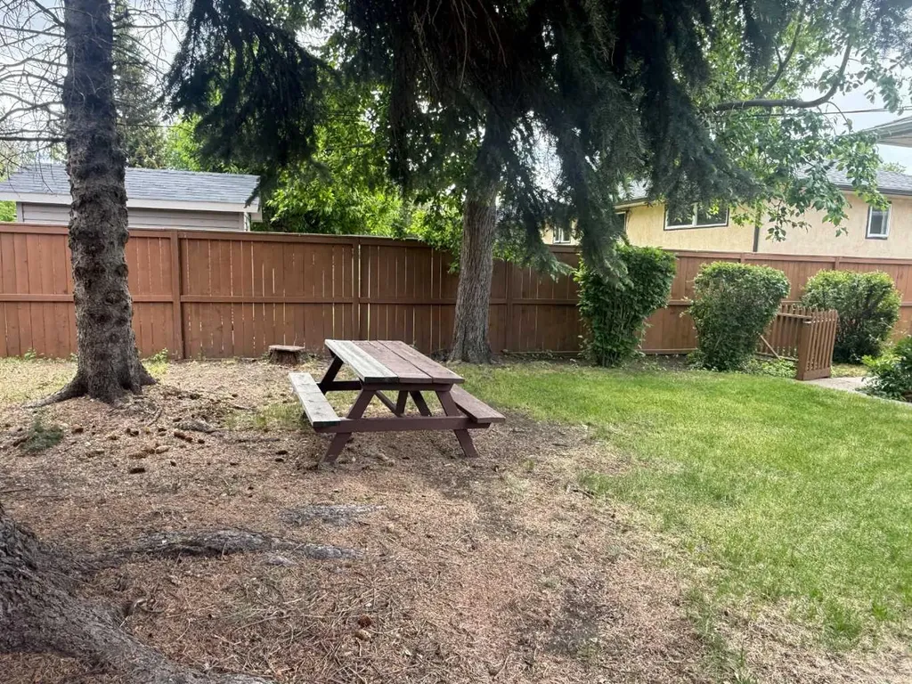 24 Street NW Calgary AB T2M 3Z3