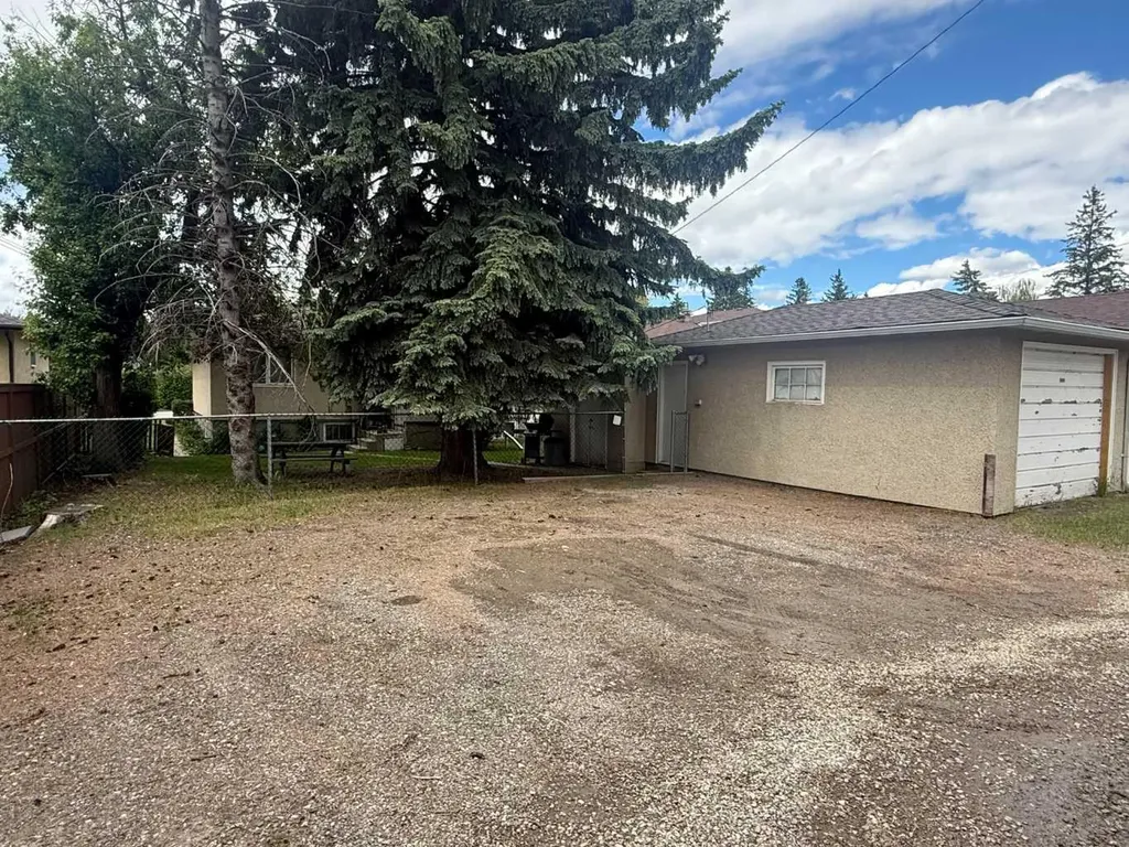 24 Street NW Calgary AB T2M 3Z3