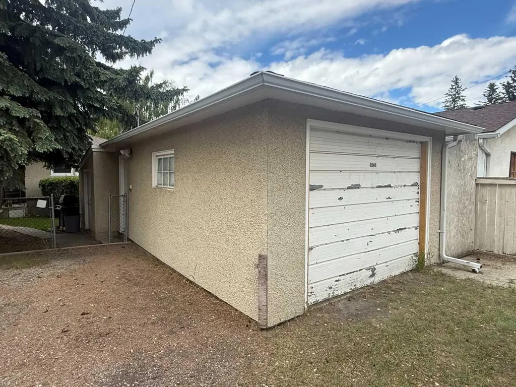 24 Street NW Calgary AB T2M 3Z3