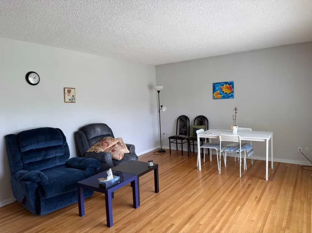 24 Street NW Calgary AB T2M 3Z3