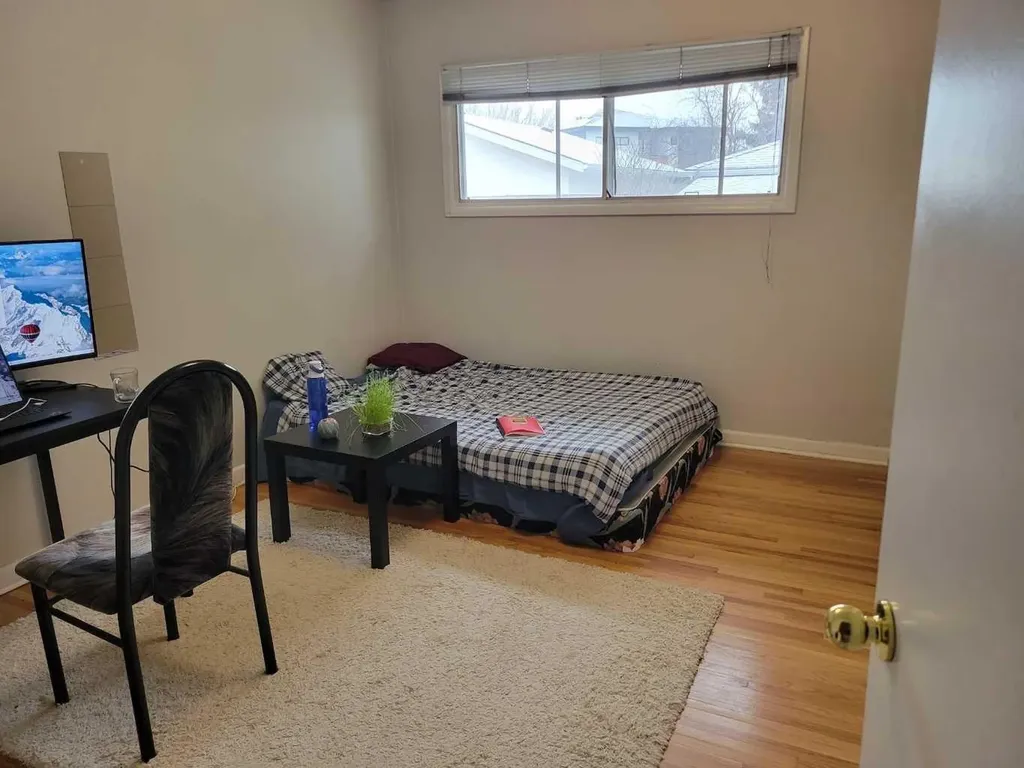 24 Street NW Calgary AB T2M 3Z3