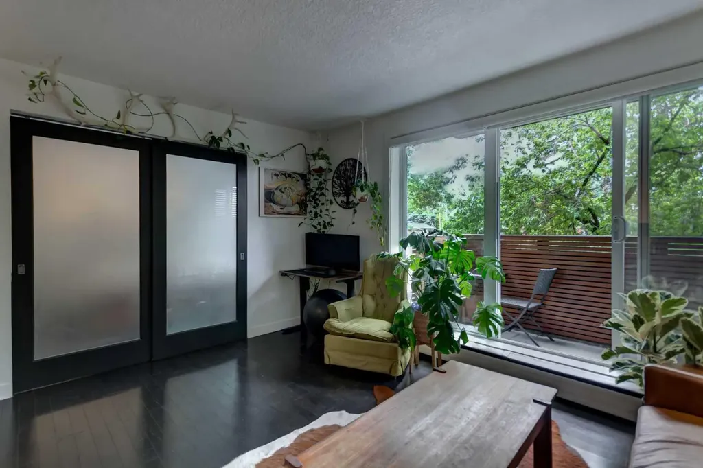 1904 10 Street SW Calgary AB T2T 3G1