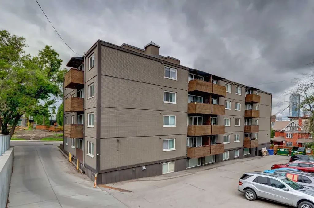 1904 10 Street SW Calgary AB T2T 3G1