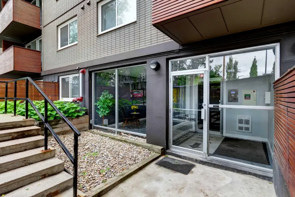 1904 10 Street SW Calgary AB T2T 3G1