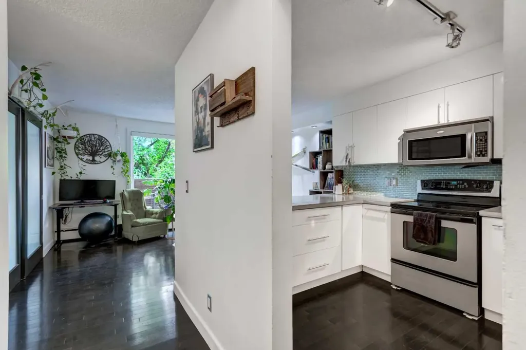 1904 10 Street SW Calgary AB T2T 3G1