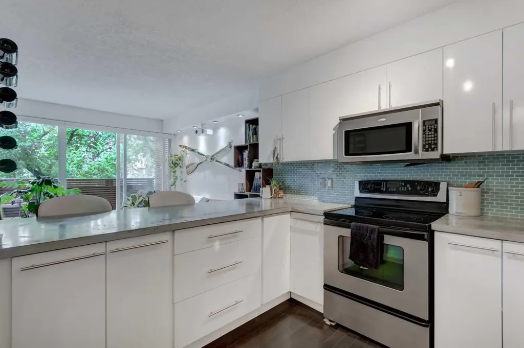 1904 10 Street SW Calgary AB T2T 3G1