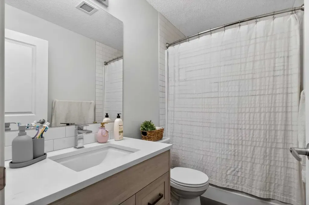 33 Carringham Gate NW Calgary AB T3P 2H6
