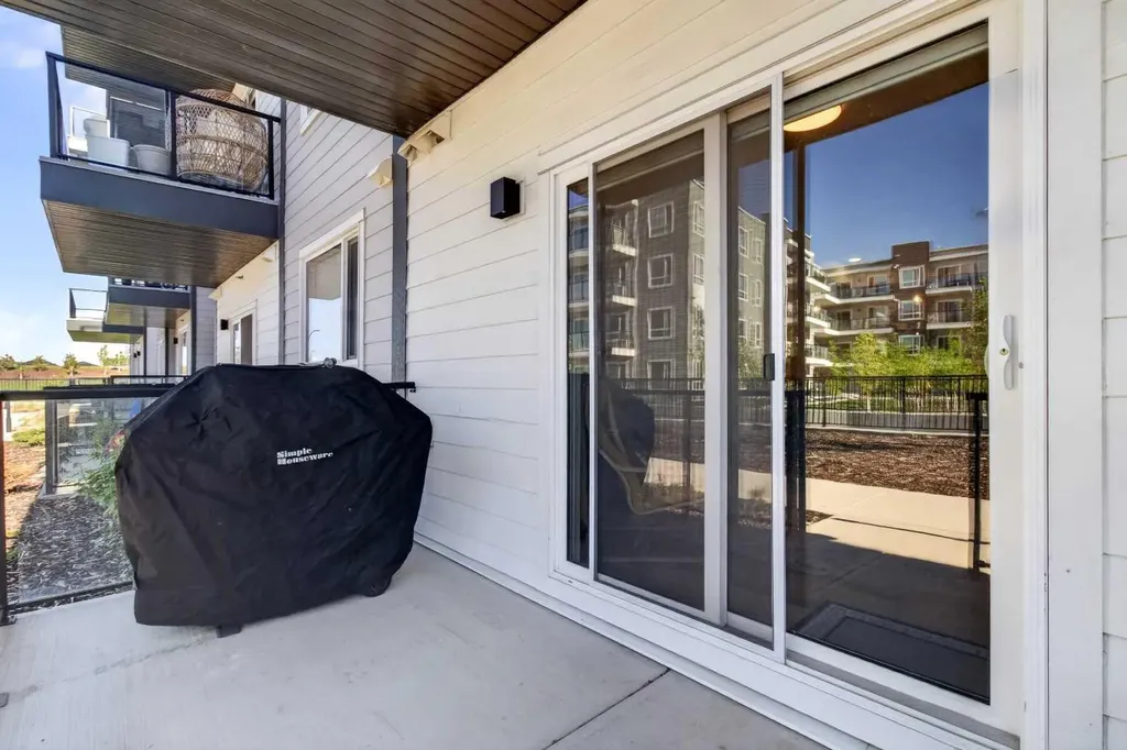 33 Carringham Gate NW Calgary AB T3P 2H6