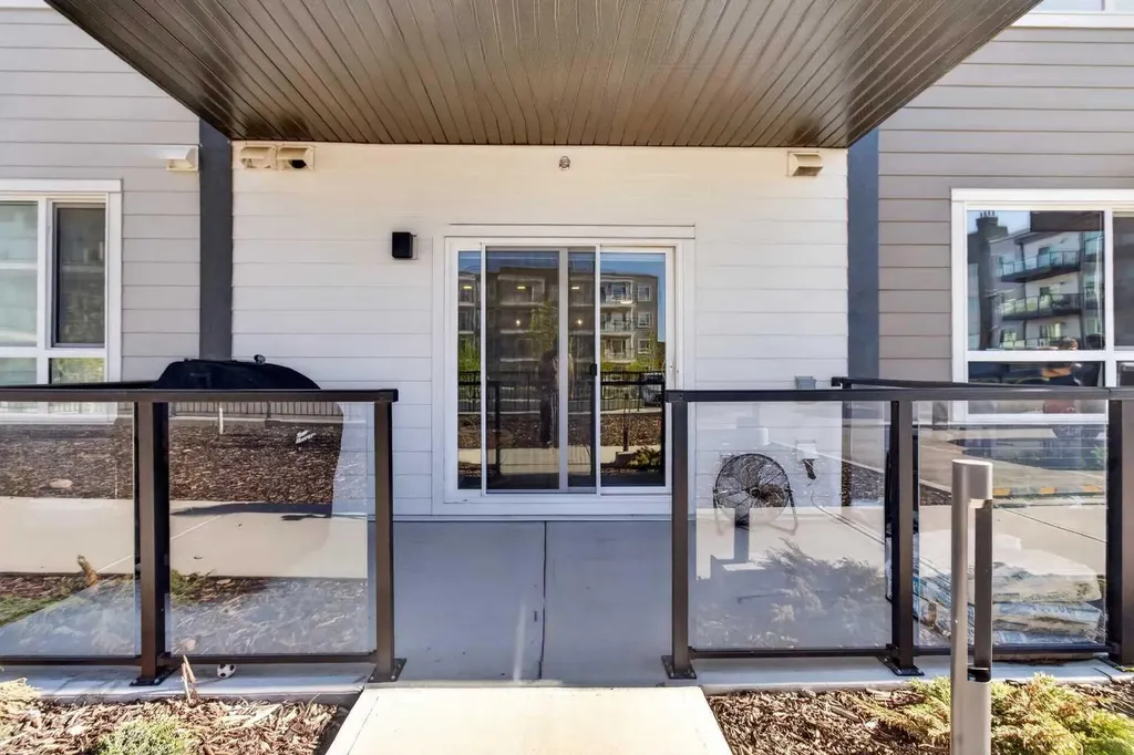 33 Carringham Gate NW Calgary AB T3P 2H6