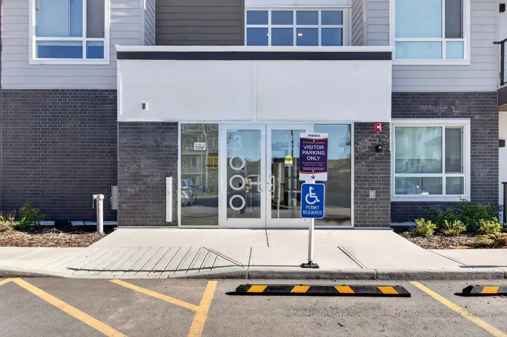 33 Carringham Gate NW Calgary AB T3P 2H6