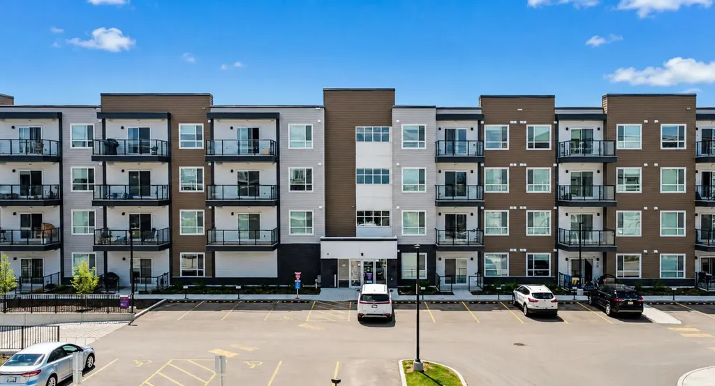 33 Carringham Gate NW Calgary AB T3P 2H6