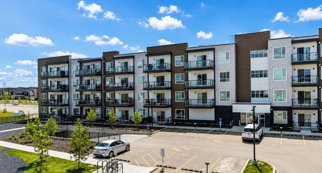 33 Carringham Gate NW Calgary AB T3P 2H6