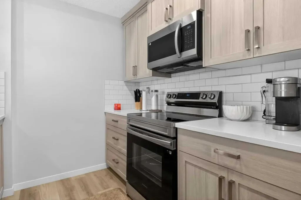 33 Carringham Gate NW Calgary AB T3P 2H6