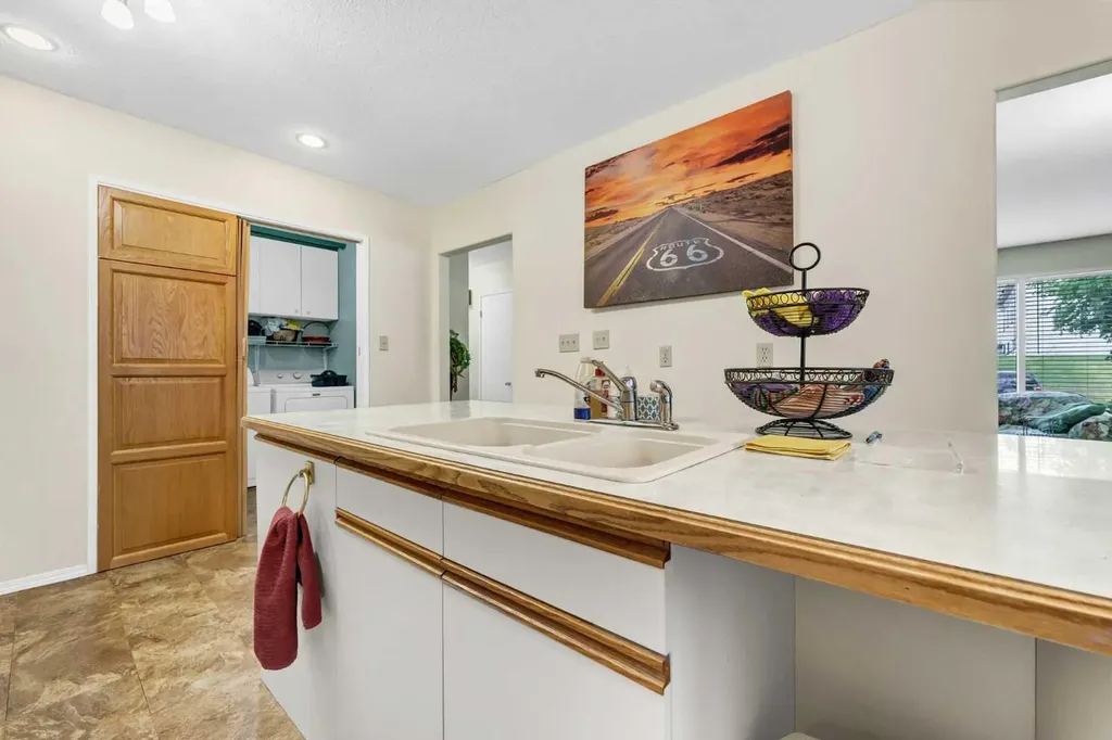 409 4 Street NW Medicine Hat AB T1A 6M9