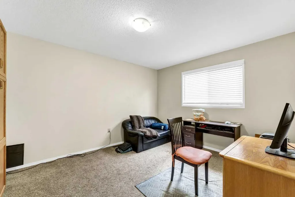 409 4 Street NW Medicine Hat AB T1A 6M9