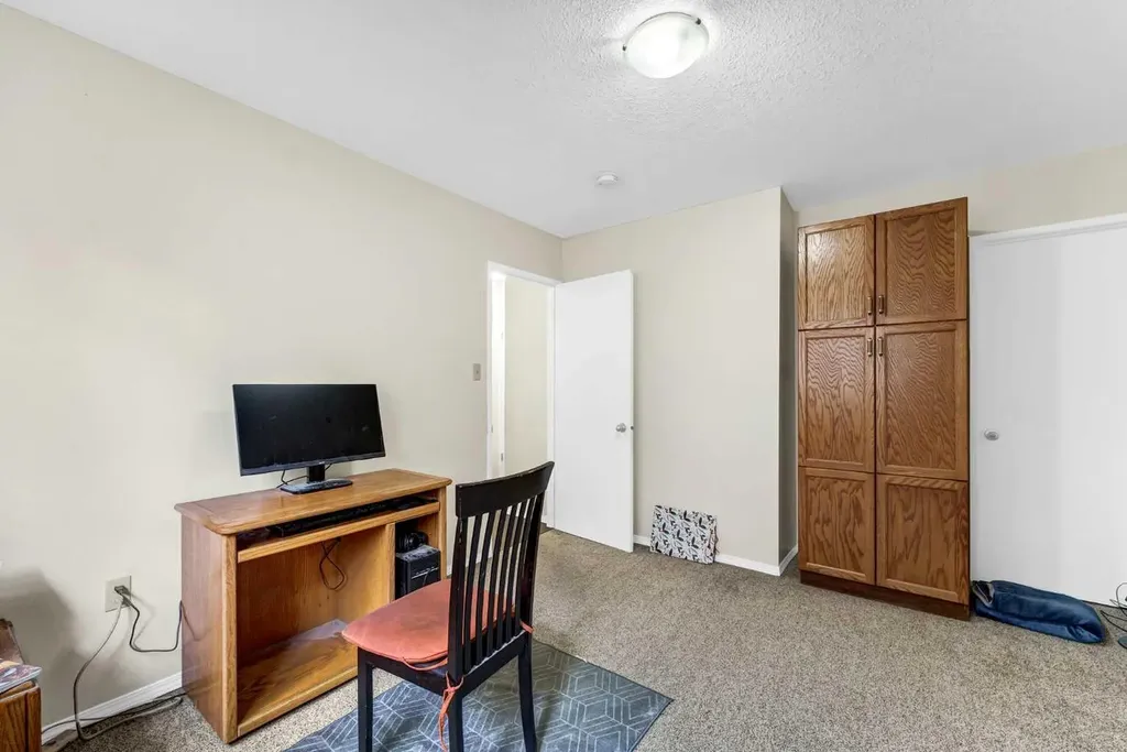 409 4 Street NW Medicine Hat AB T1A 6M9