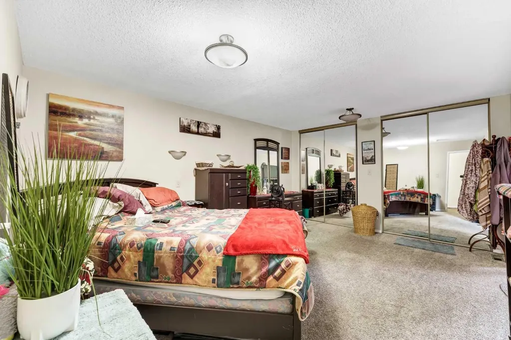 409 4 Street NW Medicine Hat AB T1A 6M9