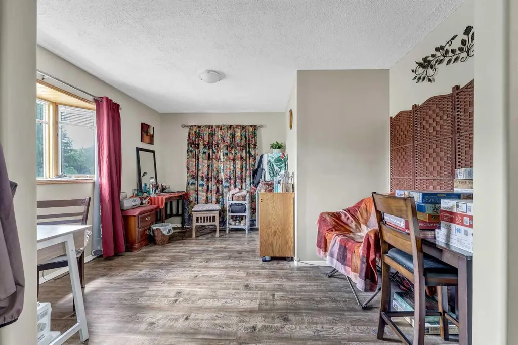 409 4 Street NW Medicine Hat AB T1A 6M9