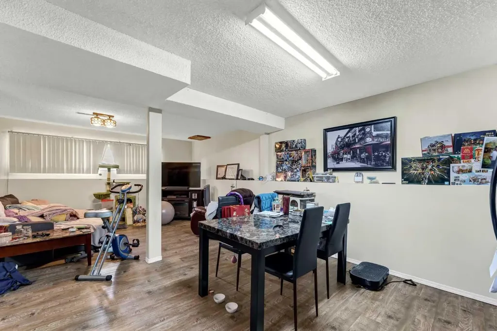 409 4 Street NW Medicine Hat AB T1A 6M9