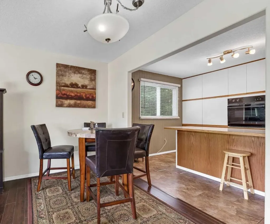 409 4 Street NW Medicine Hat AB T1A 6M9