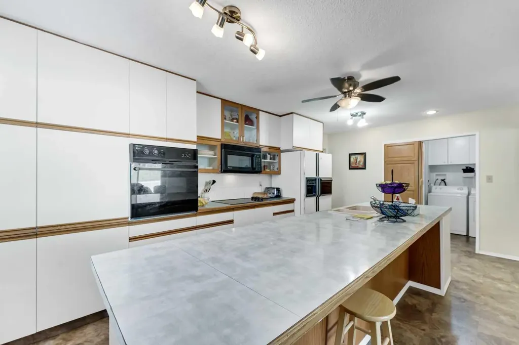 409 4 Street NW Medicine Hat AB T1A 6M9
