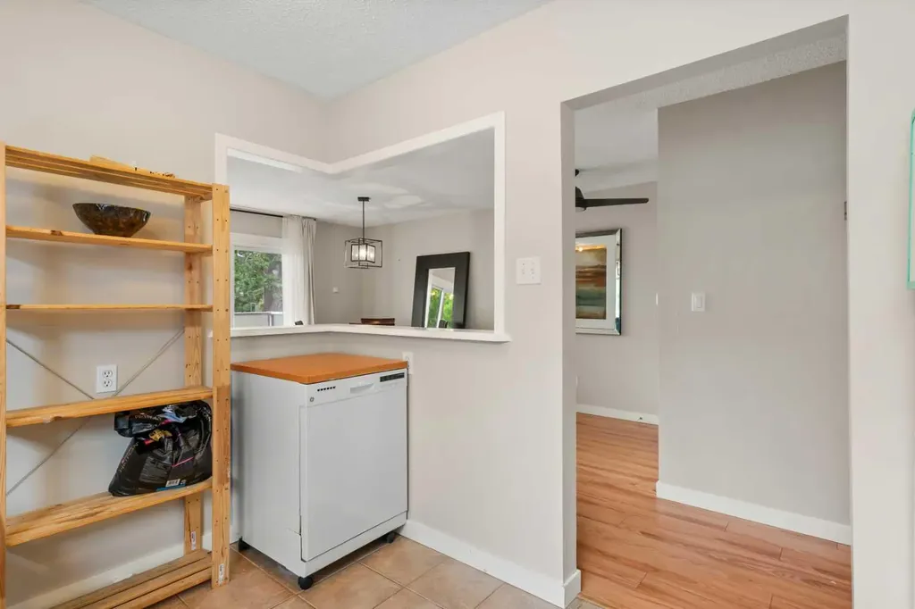 2530 16a Street NW Calgary AB T2M 3R4