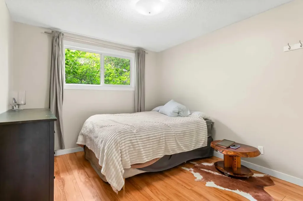 2530 16a Street NW Calgary AB T2M 3R4