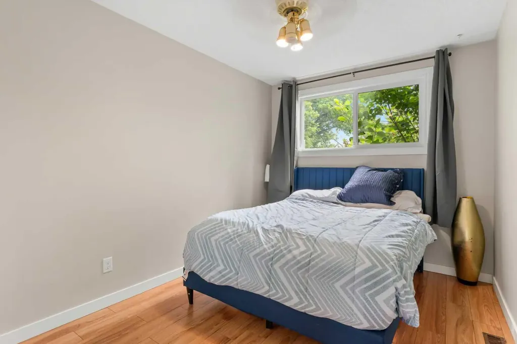 2530 16a Street NW Calgary AB T2M 3R4