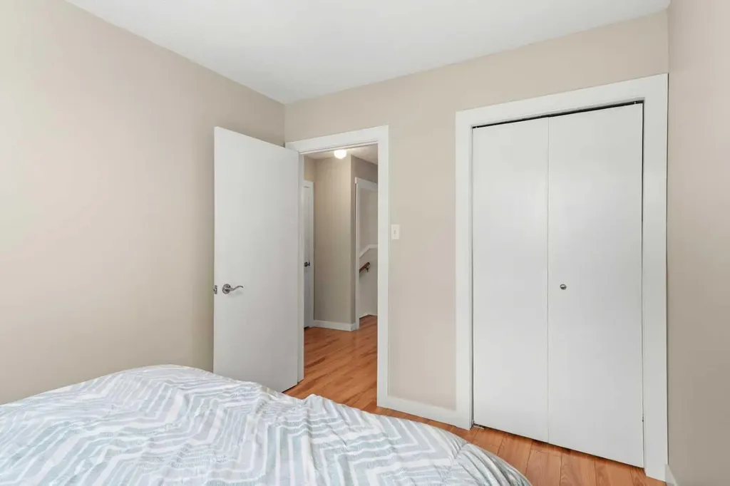 2530 16a Street NW Calgary AB T2M 3R4