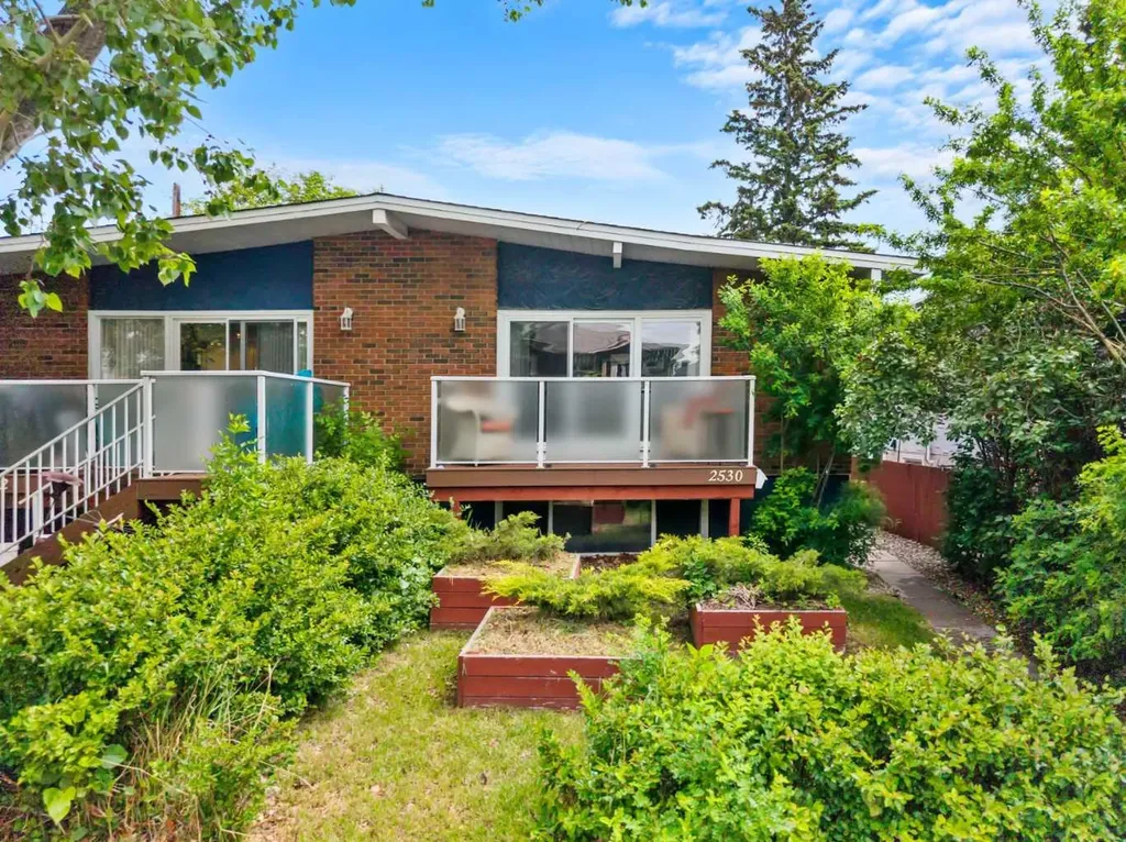 2530 16a Street NW Calgary AB T2M 3R4