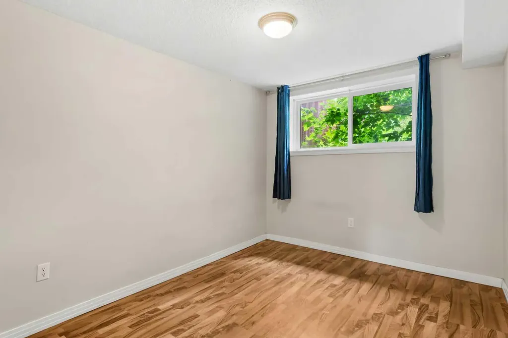 2530 16a Street NW Calgary AB T2M 3R4