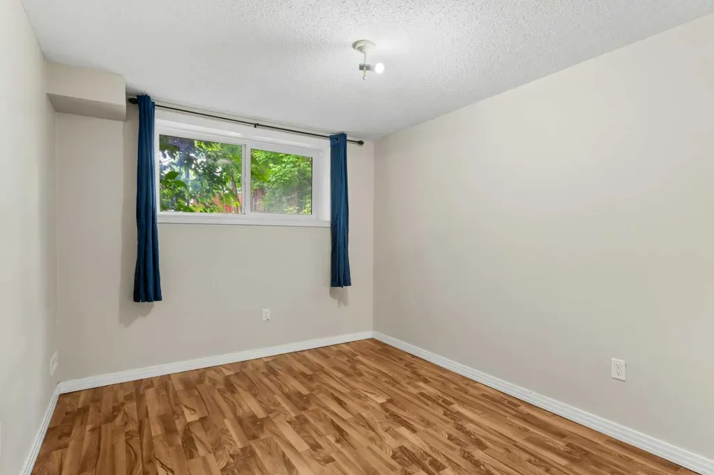 2530 16a Street NW Calgary AB T2M 3R4