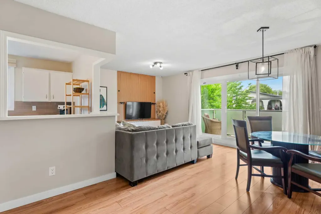 2530 16a Street NW Calgary AB T2M 3R4