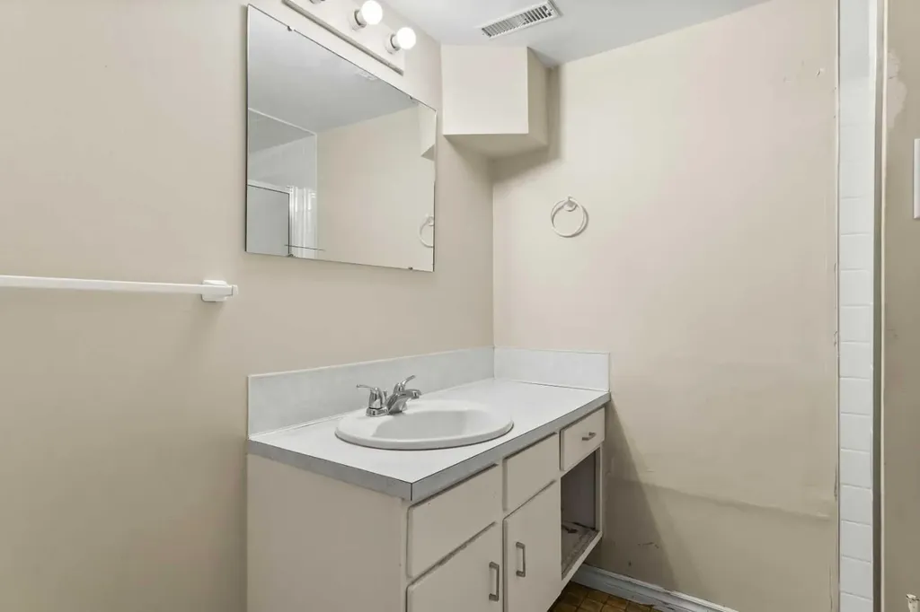 2530 16a Street NW Calgary AB T2M 3R4