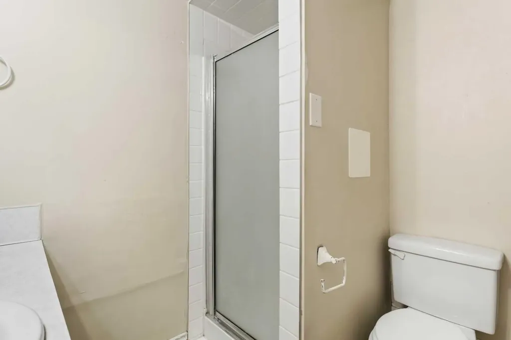 2530 16a Street NW Calgary AB T2M 3R4