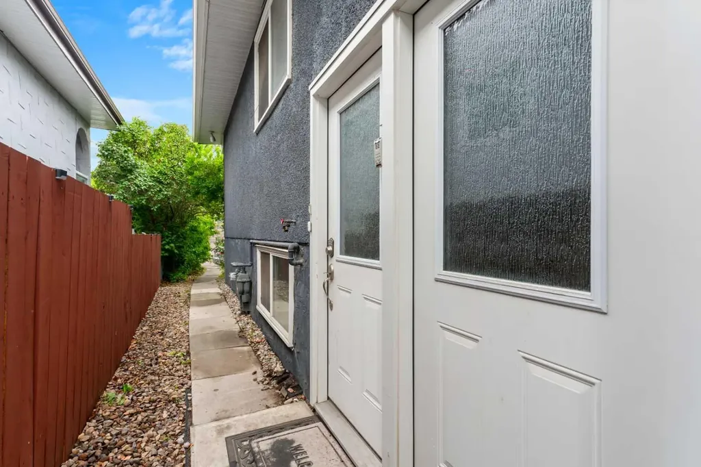 2530 16a Street NW Calgary AB T2M 3R4