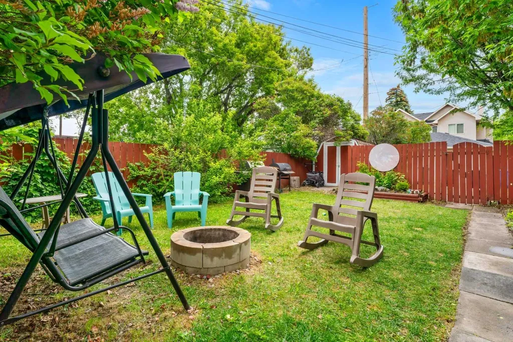 2530 16a Street NW Calgary AB T2M 3R4