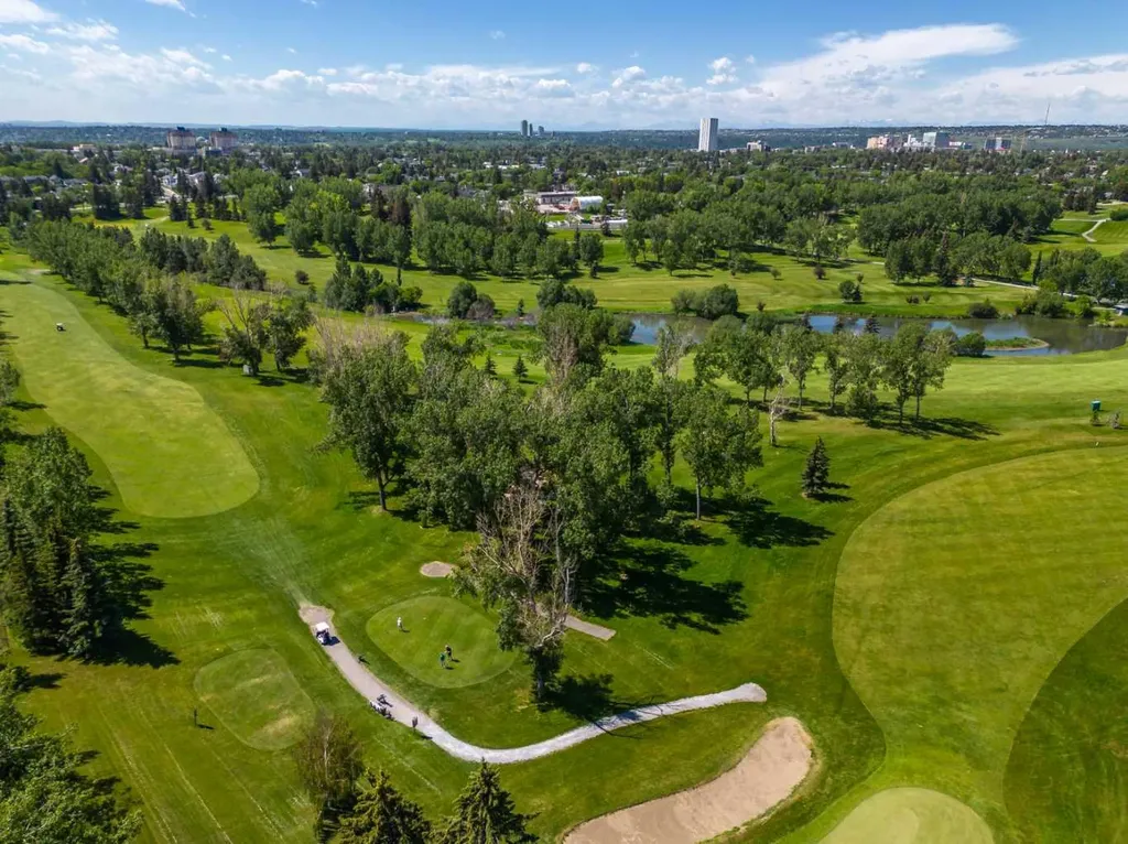 2530 16a Street NW Calgary AB T2M 3R4