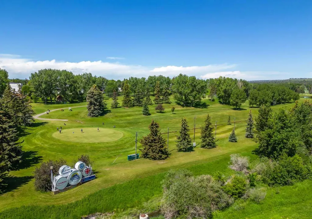 2530 16a Street NW Calgary AB T2M 3R4