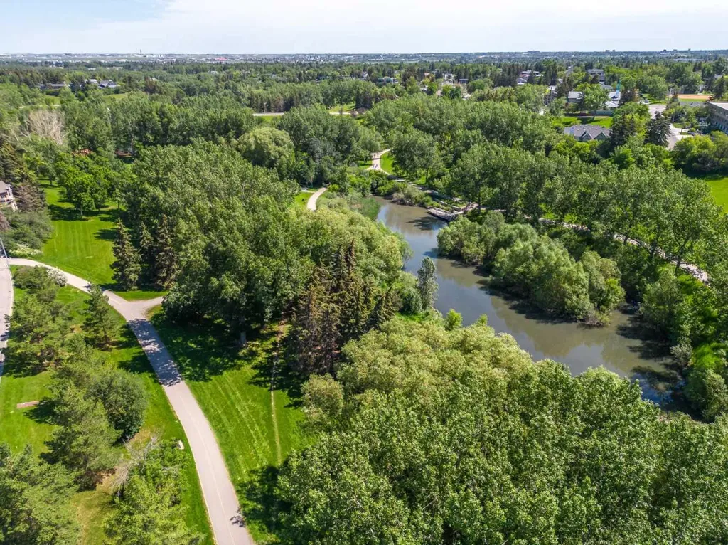 2530 16a Street NW Calgary AB T2M 3R4