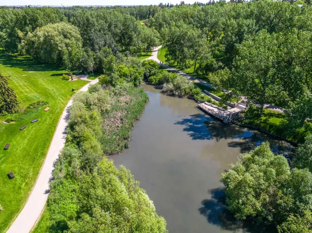 2530 16a Street NW Calgary AB T2M 3R4