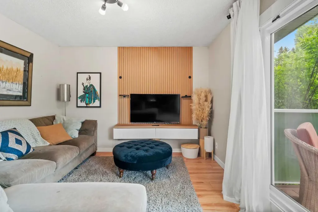 2530 16a Street NW Calgary AB T2M 3R4