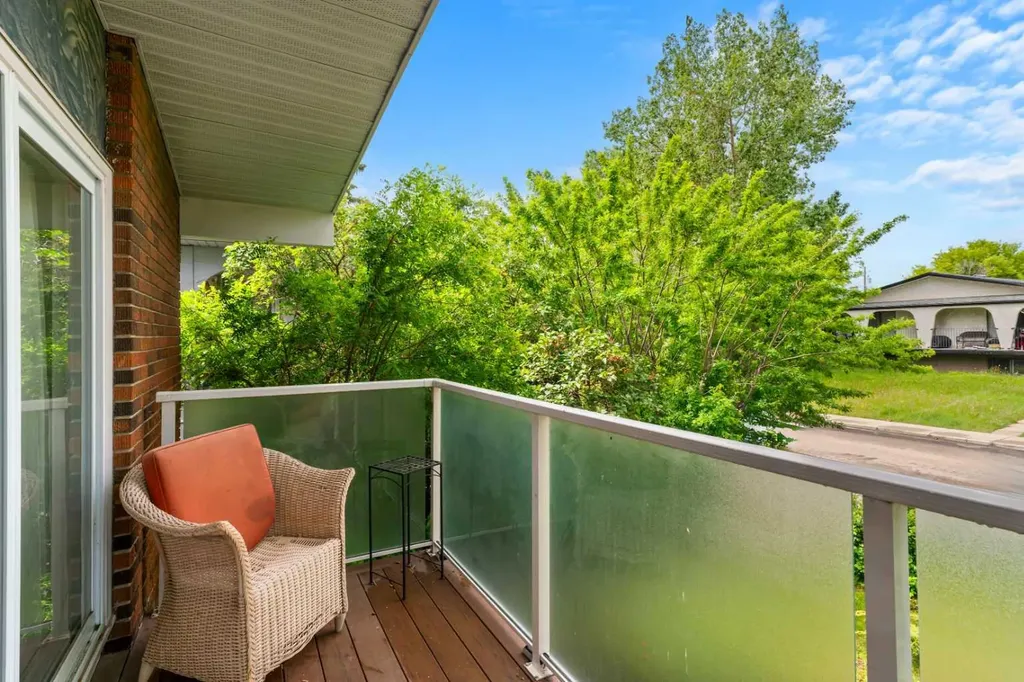 2530 16a Street NW Calgary AB T2M 3R4