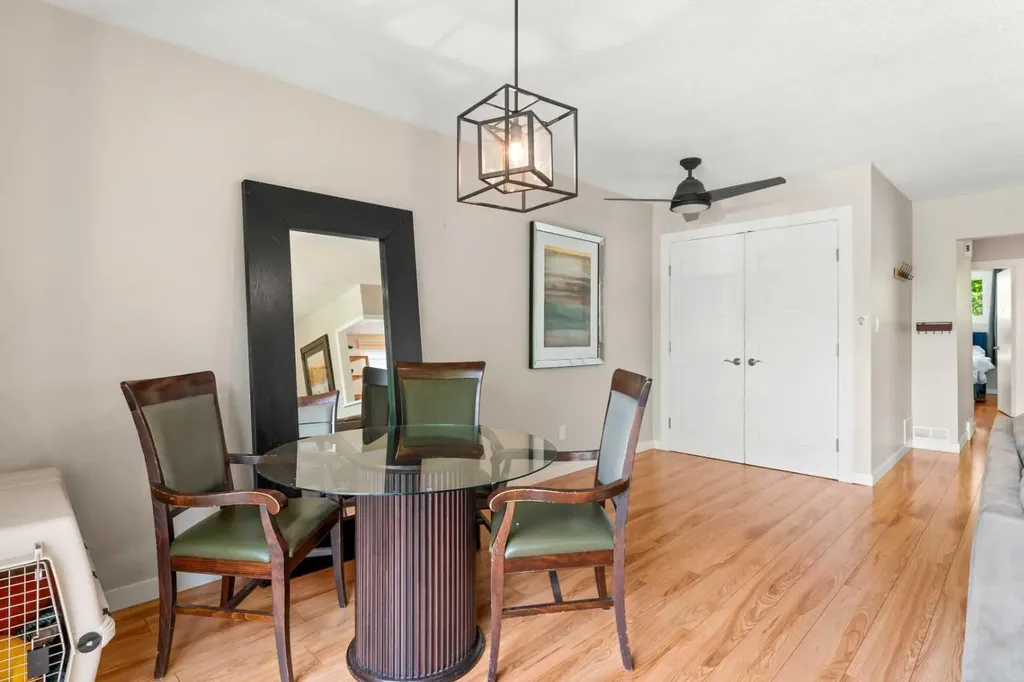 2530 16a Street NW Calgary AB T2M 3R4