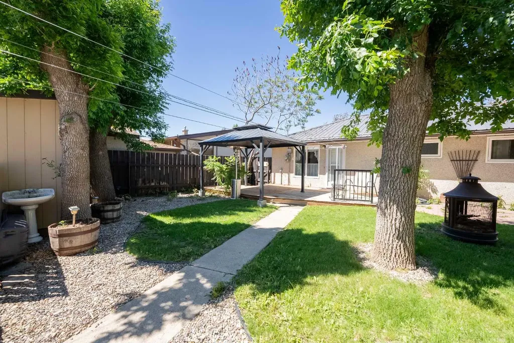 2206 5a Avenue N Lethbridge AB T1H 0R5