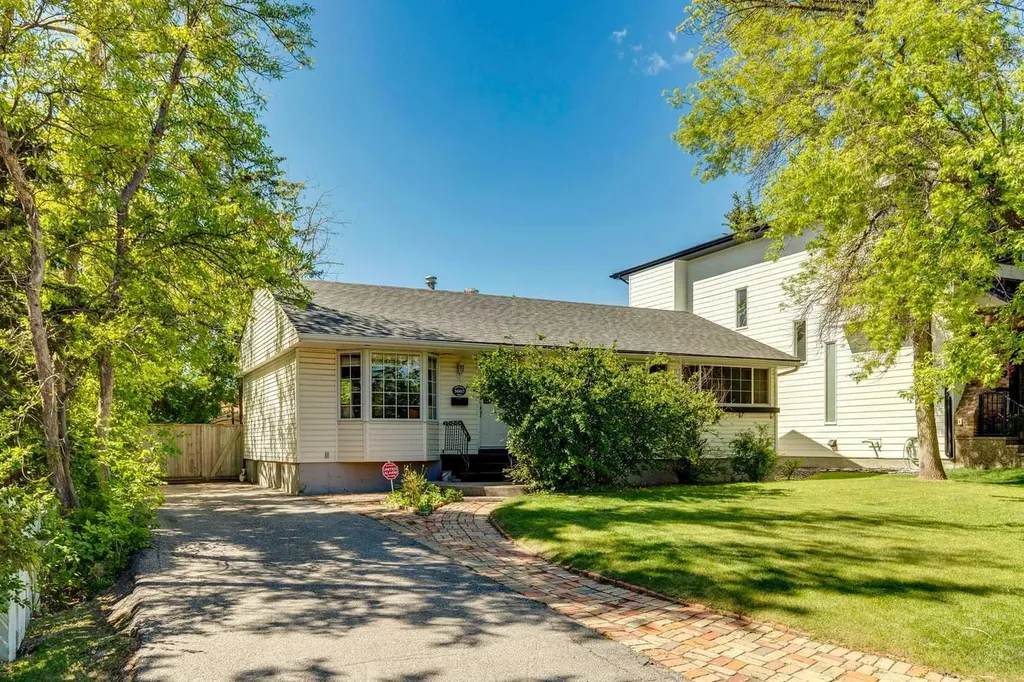 3607 Kilkenny Road SW Calgary AB T3E 4R7