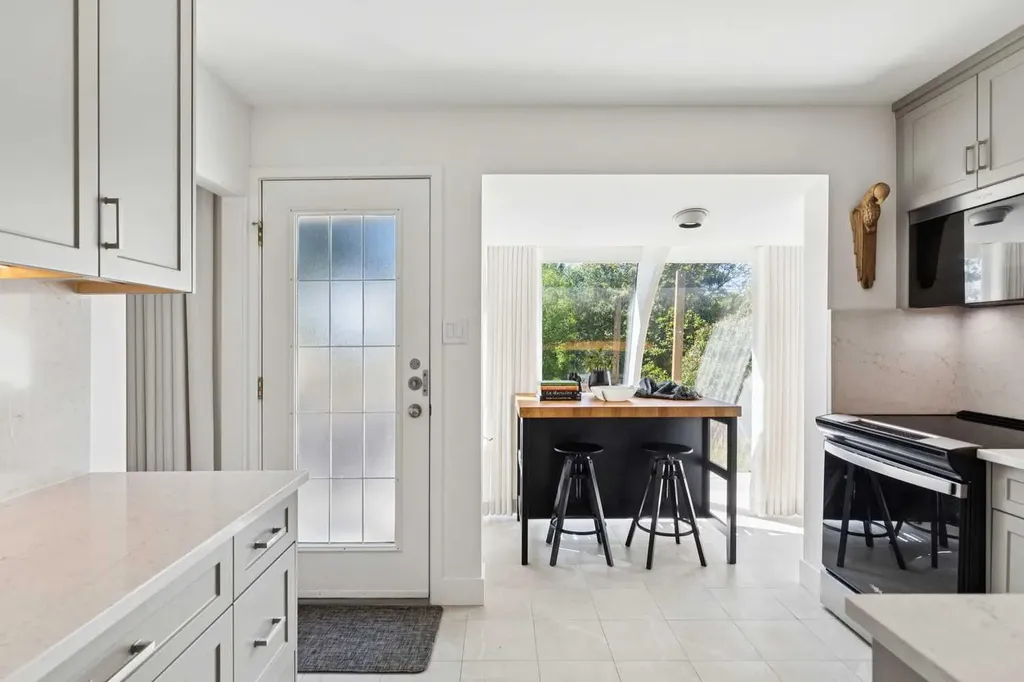 3607 Kilkenny Road SW Calgary AB T3E 4R7