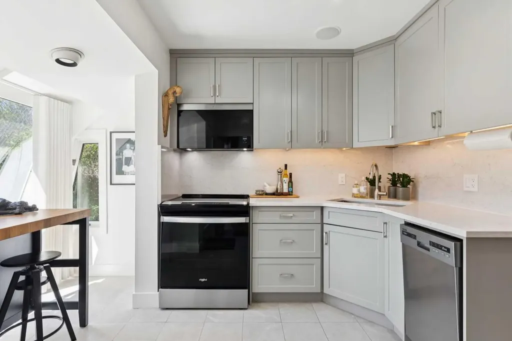 3607 Kilkenny Road SW Calgary AB T3E 4R7