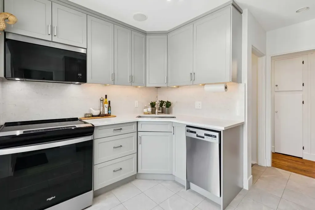 3607 Kilkenny Road SW Calgary AB T3E 4R7