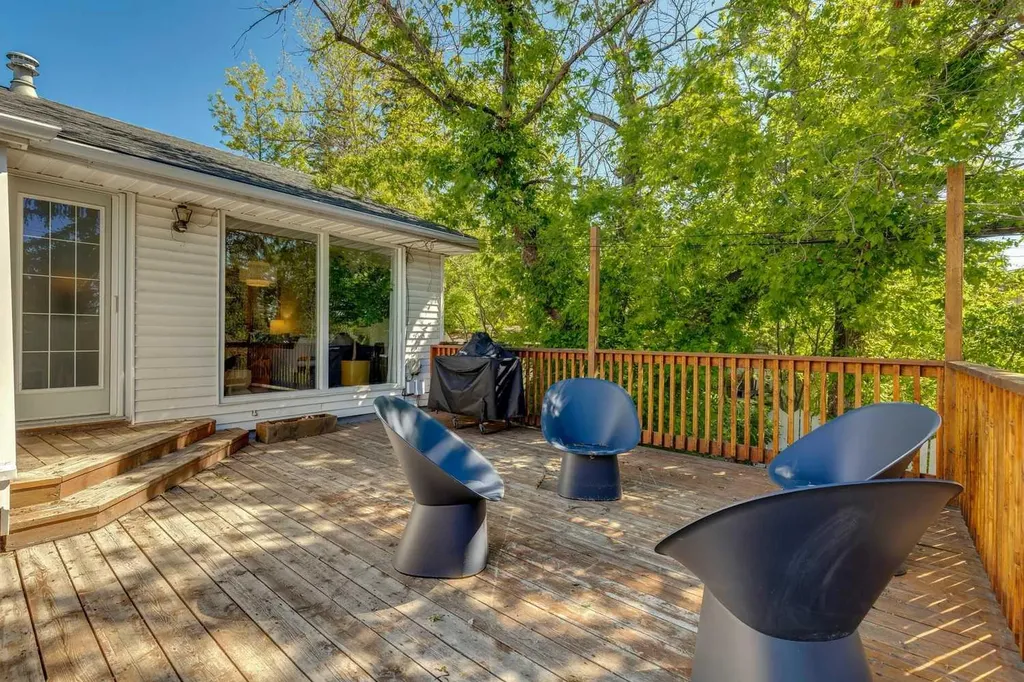 3607 Kilkenny Road SW Calgary AB T3E 4R7